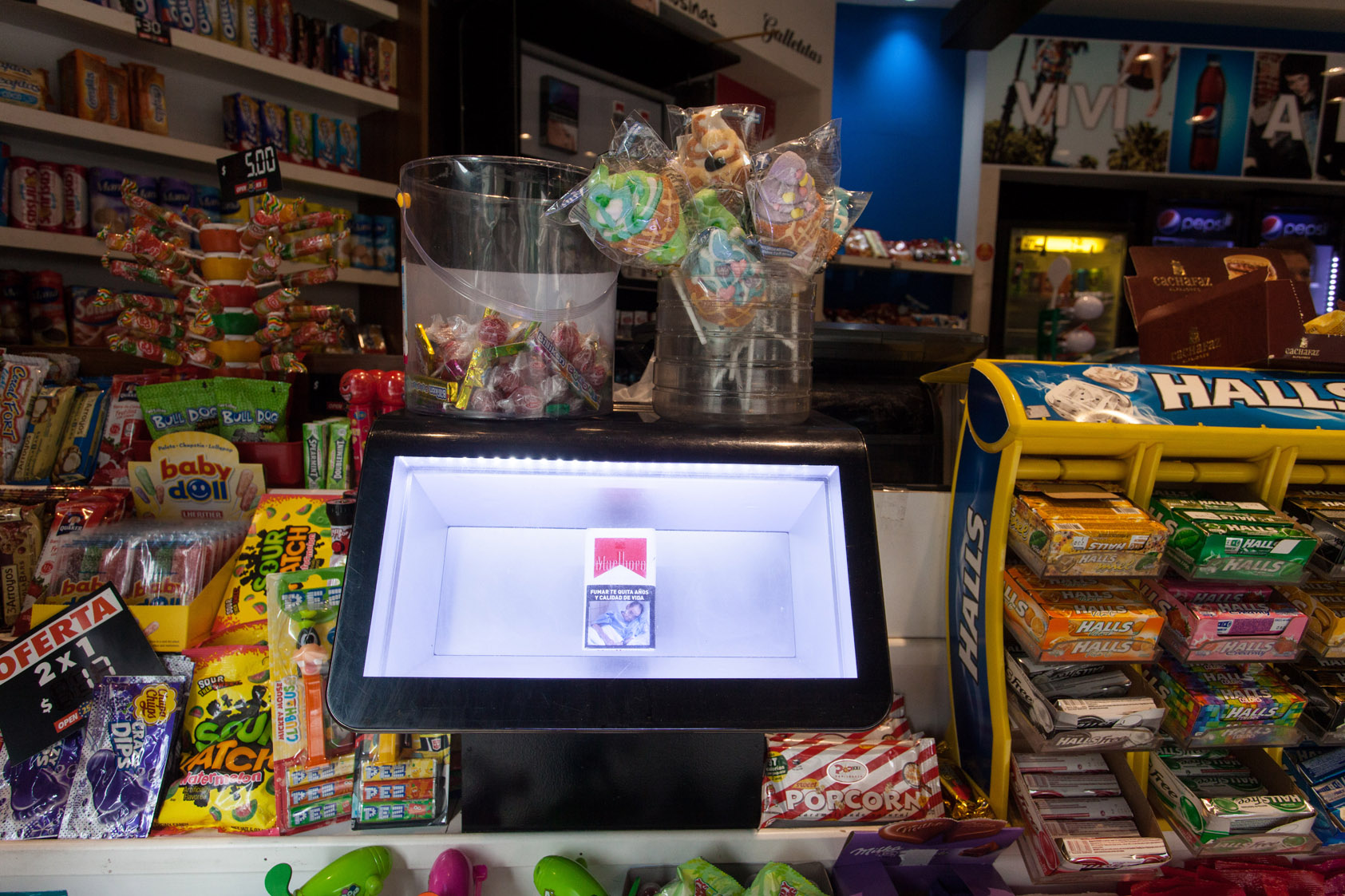 Exhibición de cigarrillos: la táctica de las tabacaleras para eludir las prohibiciones de publicidad en los kioscos